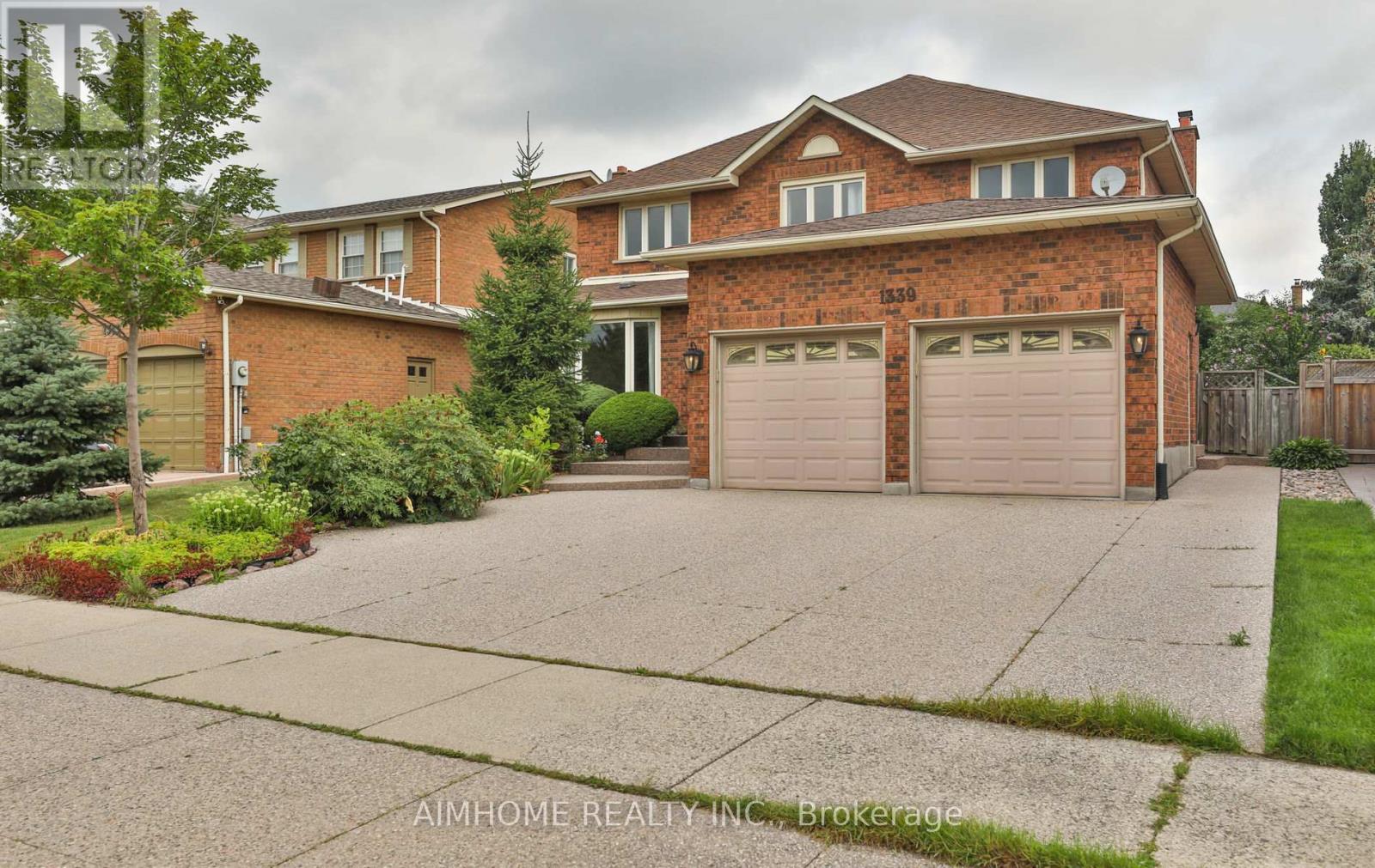 1339 Windrush Drive, Oakville, Ontario  L6M 1W4 - Photo 2 - W12379465