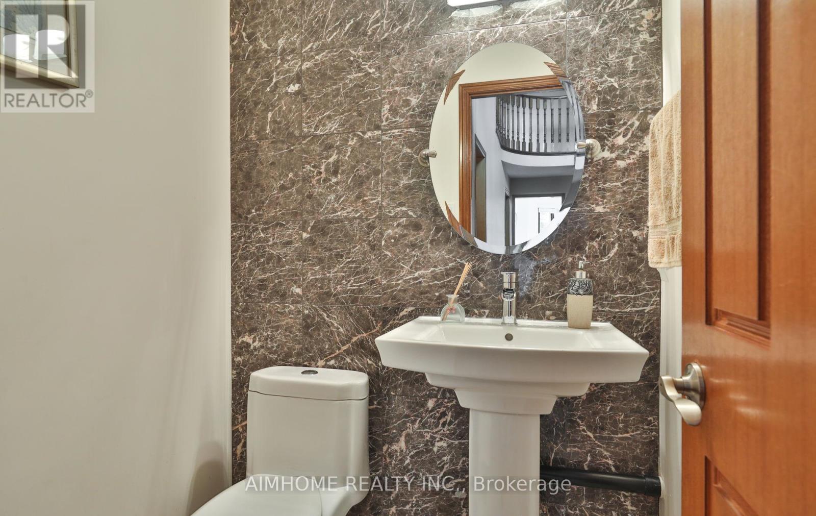 1339 Windrush Drive, Oakville, Ontario  L6M 1W4 - Photo 20 - W12379465