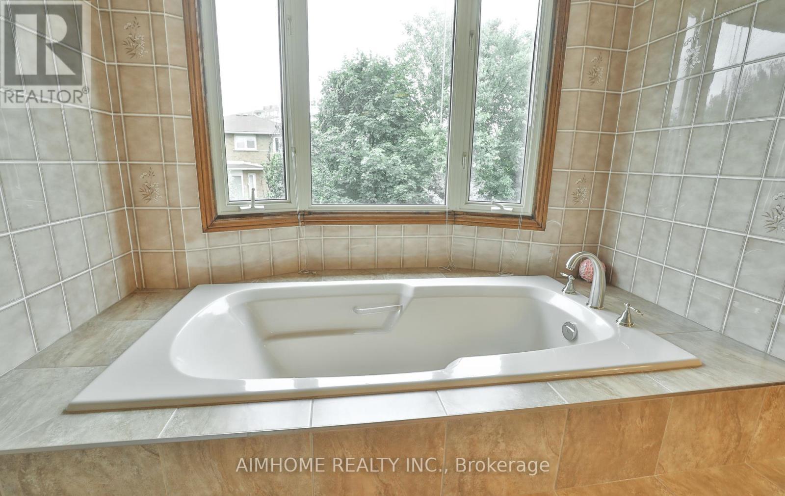 1339 Windrush Drive, Oakville, Ontario  L6M 1W4 - Photo 30 - W12379465