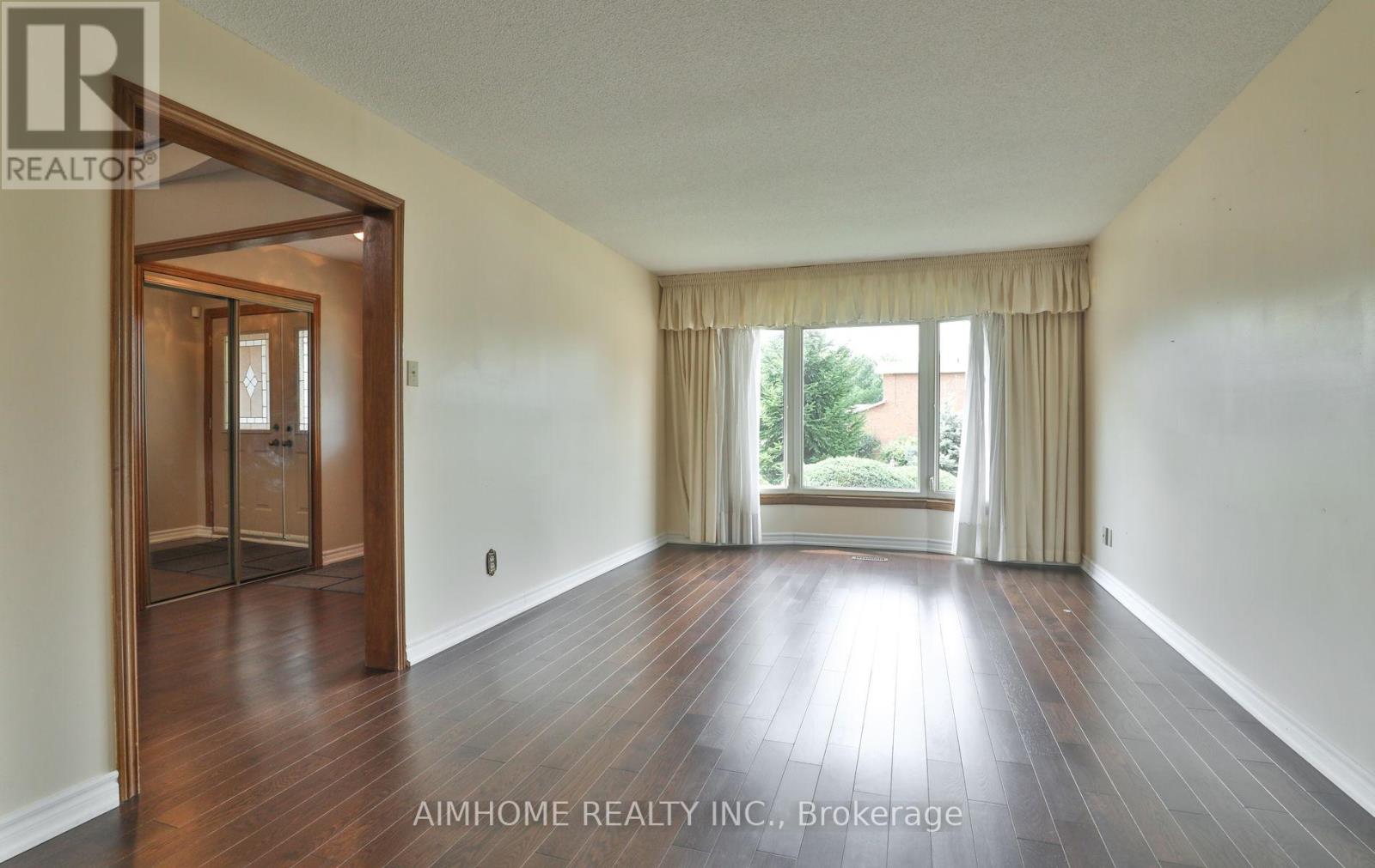 1339 Windrush Drive, Oakville, Ontario  L6M 1W4 - Photo 6 - W12379465