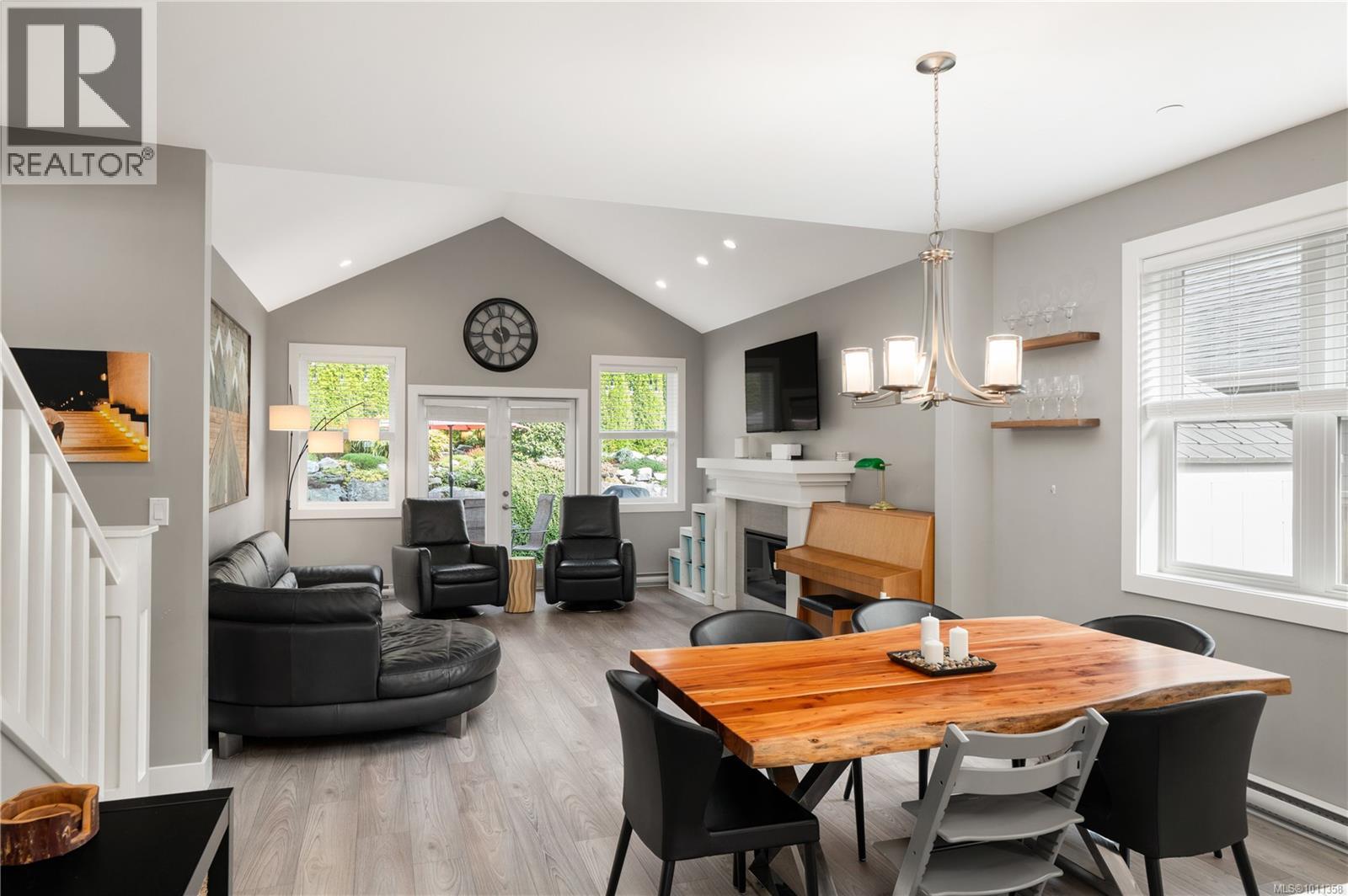 Property at 6552 Arranwood Dr image 3