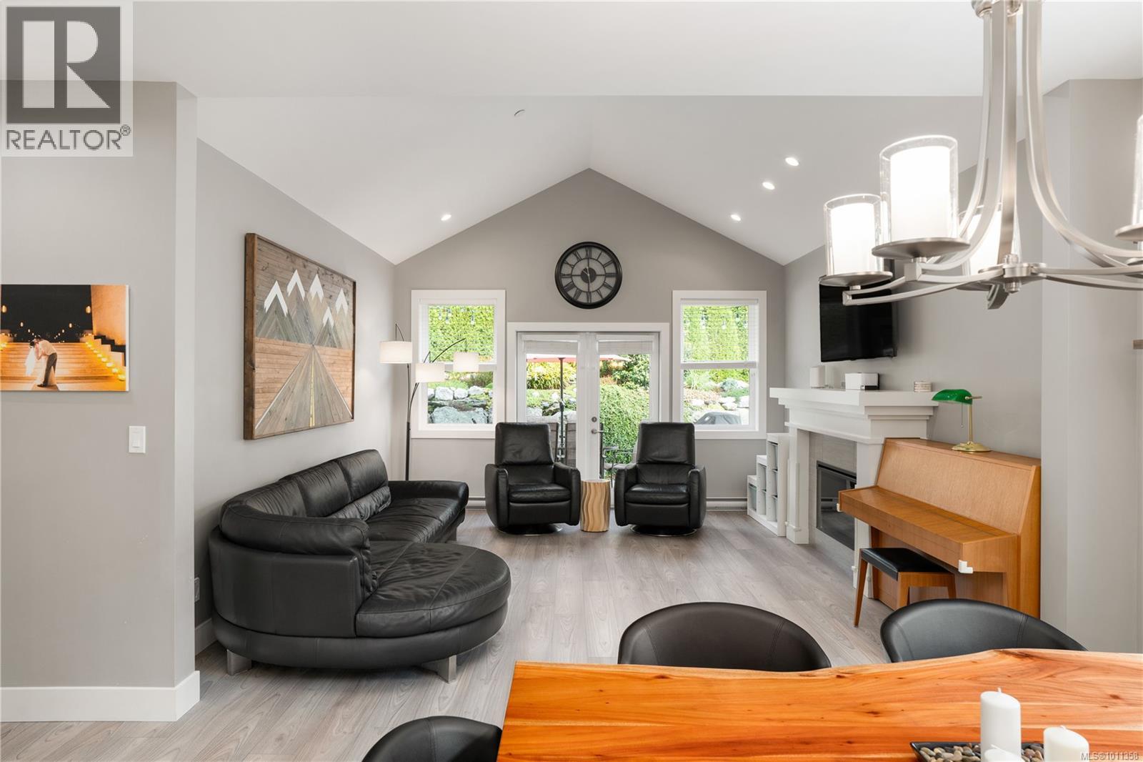 Property at 6552 Arranwood Dr image 4