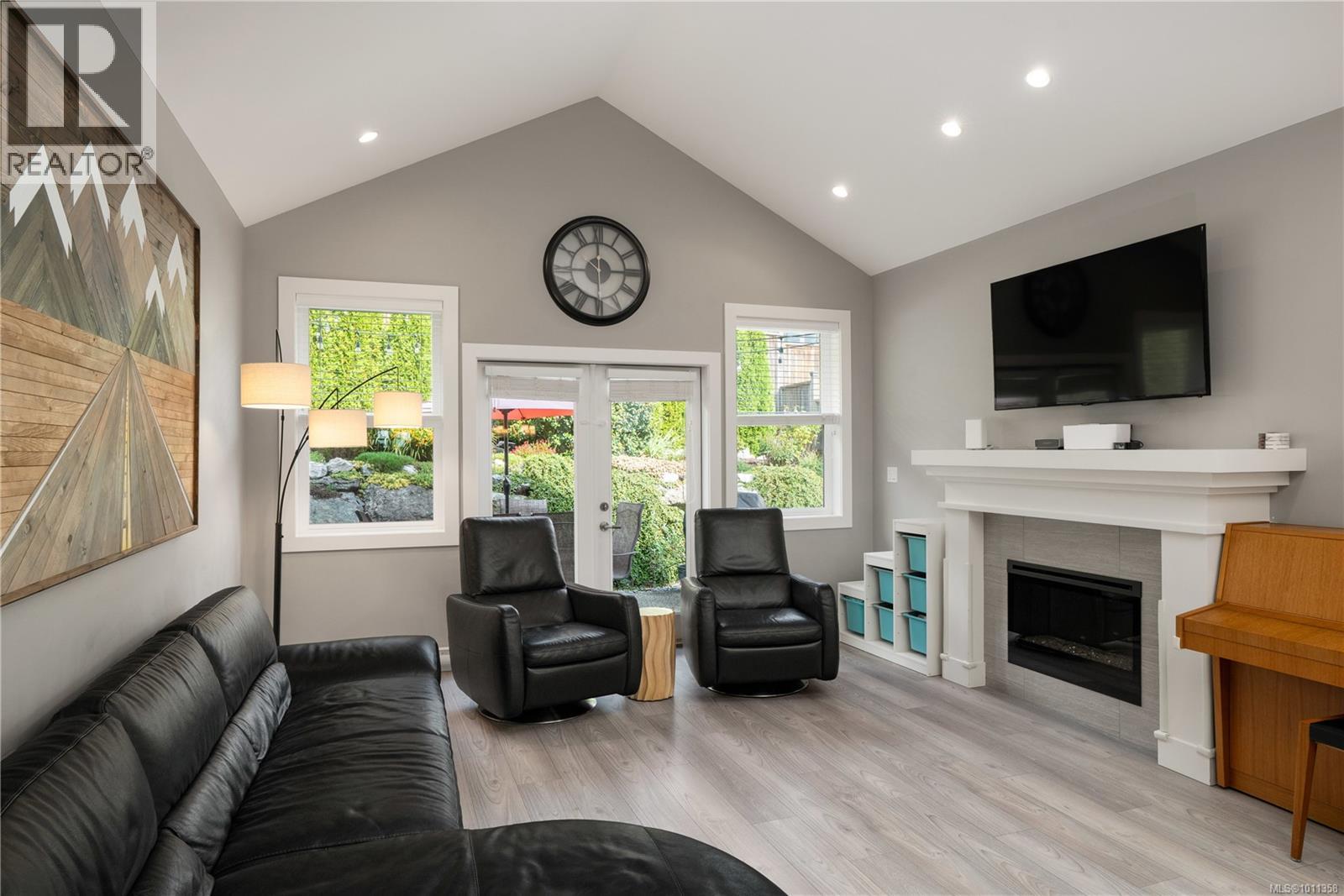 Property at 6552 Arranwood Dr image 5