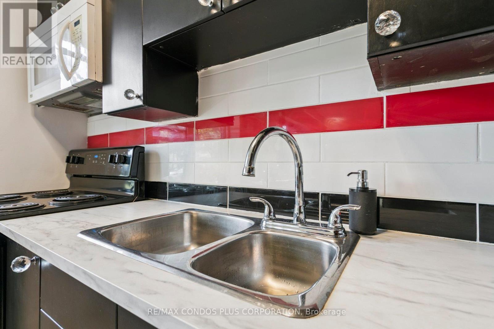 101 - 185 Stephen Drive, Toronto, Ontario  M8Y 3N5 - Photo 10 - W12375168