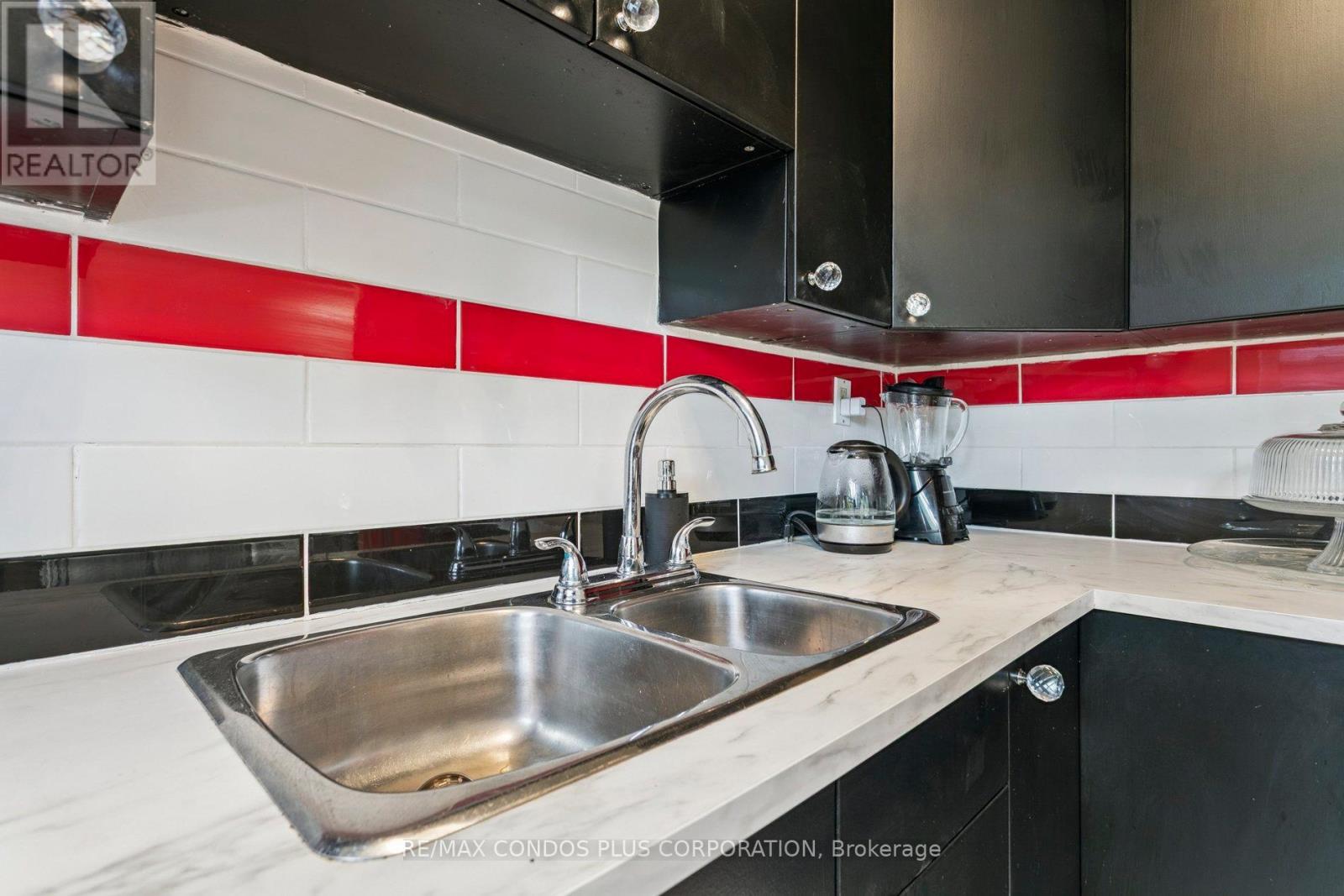 101 - 185 Stephen Drive, Toronto, Ontario  M8Y 3N5 - Photo 11 - W12375168