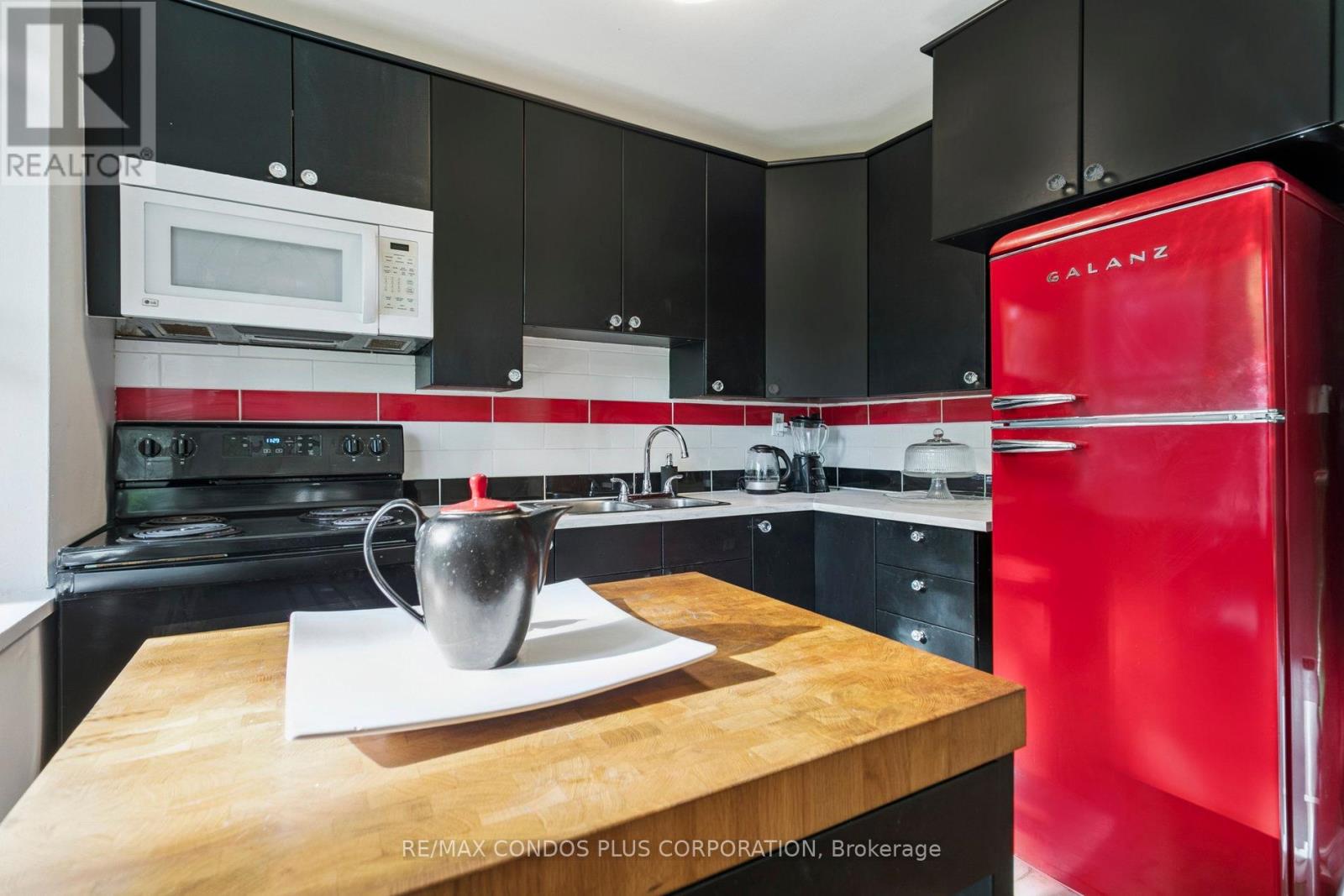 101 - 185 Stephen Drive, Toronto, Ontario  M8Y 3N5 - Photo 12 - W12375168