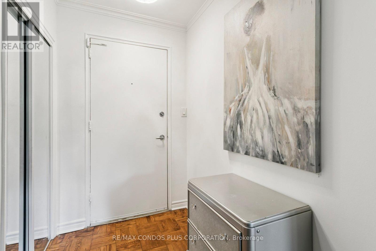 101 - 185 Stephen Drive, Toronto, Ontario  M8Y 3N5 - Photo 2 - W12375168