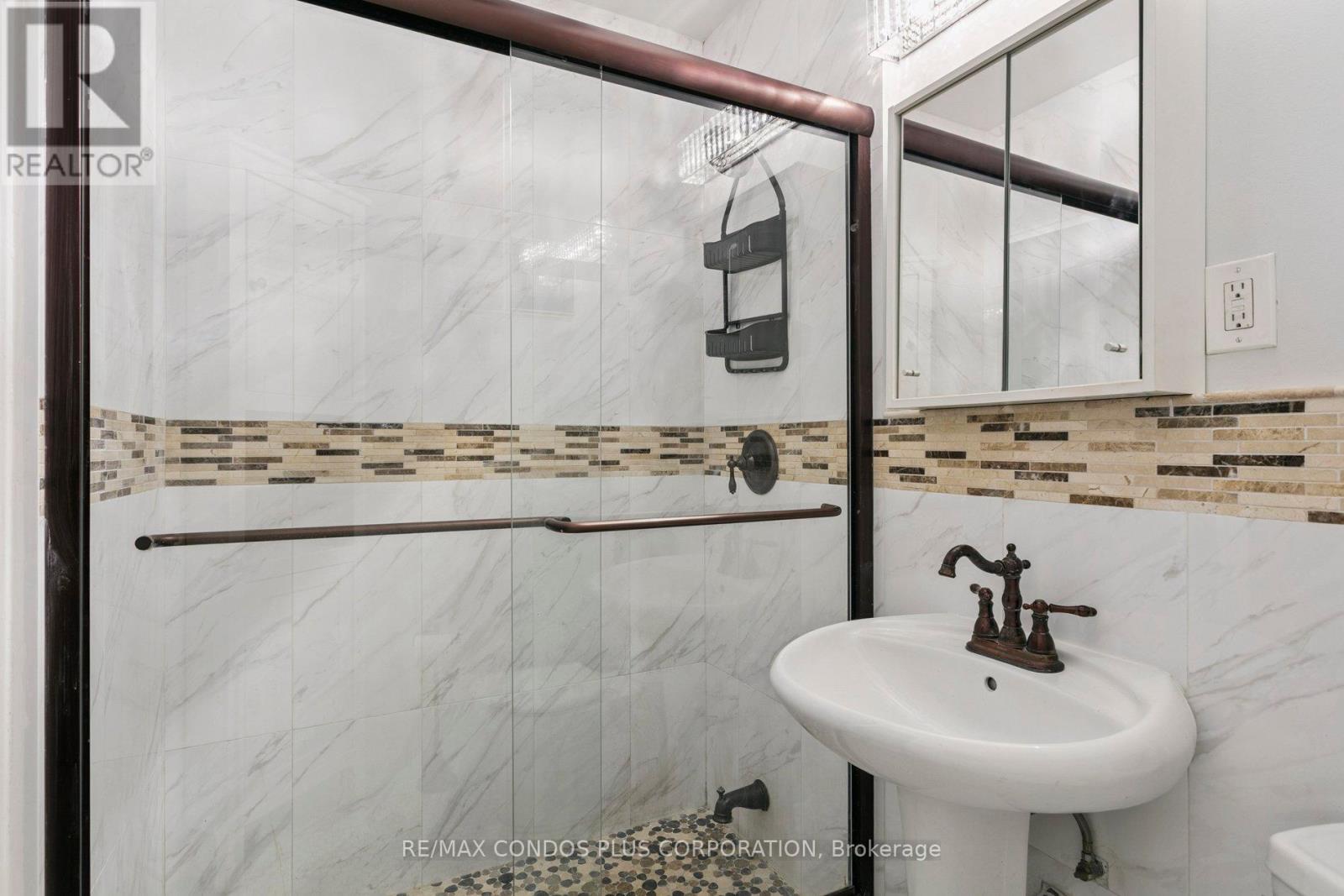 101 - 185 Stephen Drive, Toronto, Ontario  M8Y 3N5 - Photo 27 - W12375168