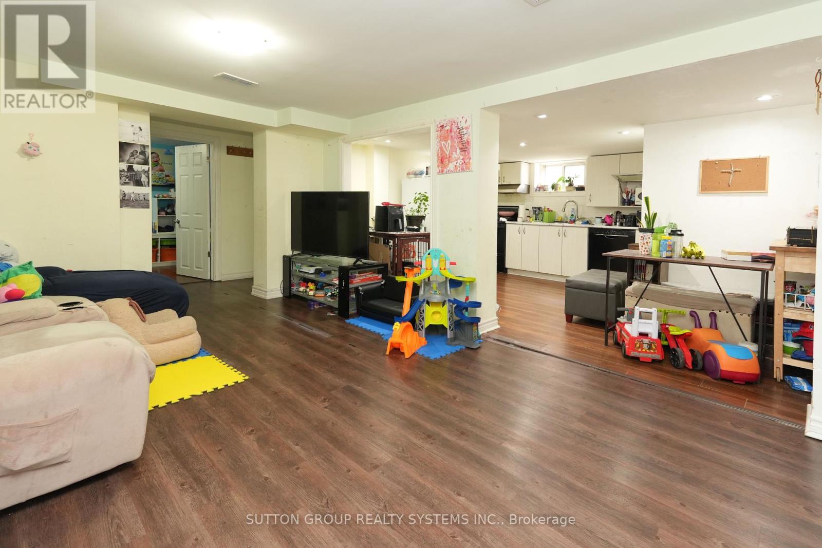 30 Silvercrest Avenue, Toronto (Alderwood), Ontario  M8W 2S4 - Photo 16 - W12379472