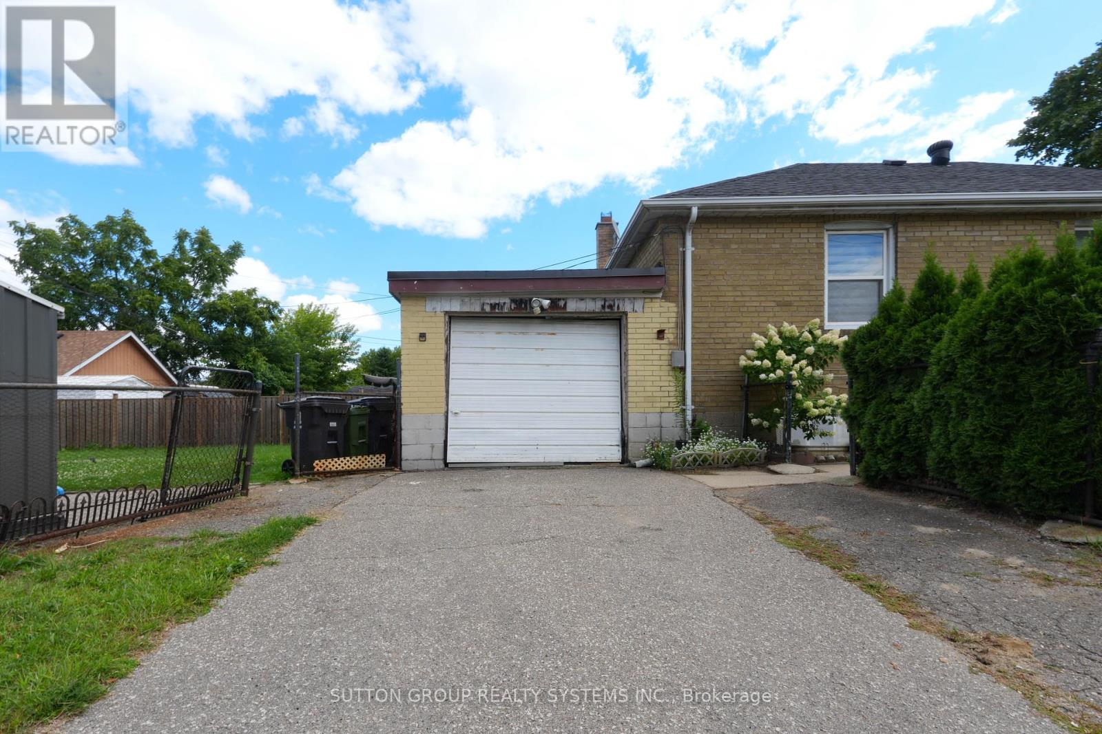 30 Silvercrest Avenue, Toronto (Alderwood), Ontario  M8W 2S4 - Photo 24 - W12379472