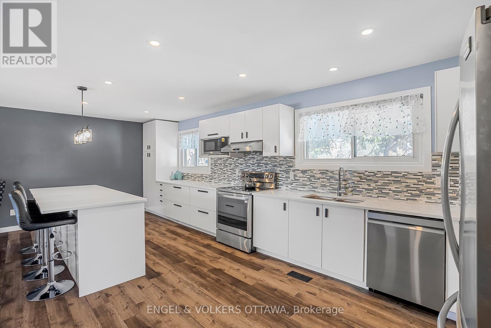 1427 Rosebella Avenue, Ottawa, Ontario  K1T 1E5 - Photo 12 - X12379491