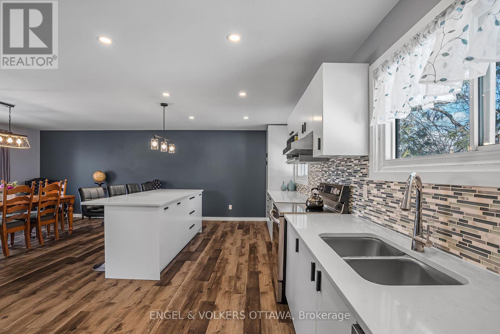 1427 Rosebella Avenue, Ottawa, Ontario  K1T 1E5 - Photo 16 - X12379491
