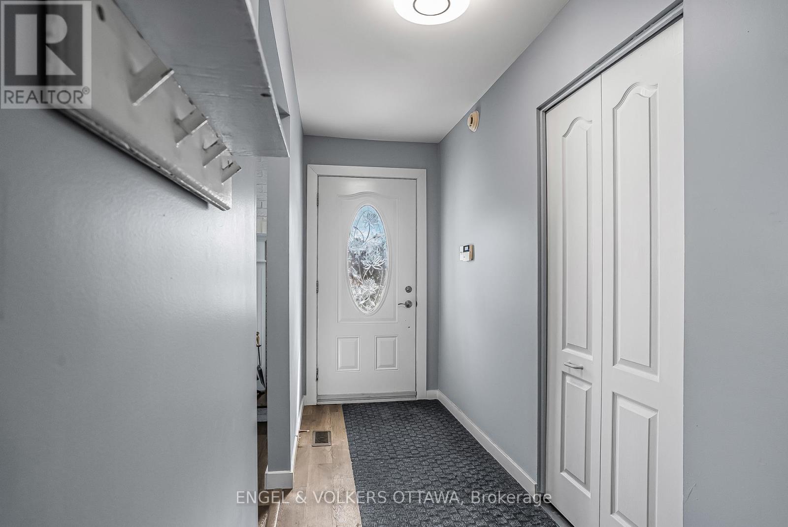 1427 Rosebella Avenue, Ottawa, Ontario  K1T 1E5 - Photo 6 - X12379491