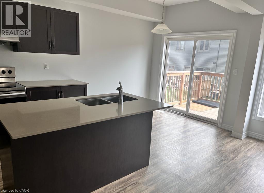 324 Equestrian Way Unit# 40, Cambridge, Ontario  N3E 0E2 - Photo 3 - 40766017