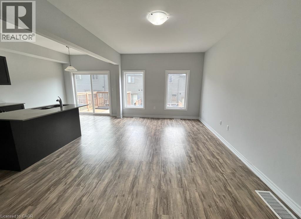 324 Equestrian Way Unit# 40, Cambridge, Ontario  N3E 0E2 - Photo 5 - 40766017