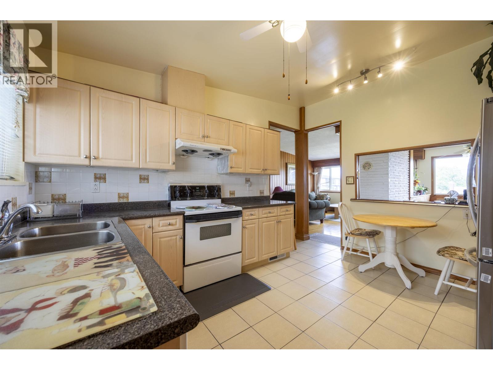4646 Charlotte Court, Burnaby, British Columbia  V5G 2R8 - Photo 4 - R3042174