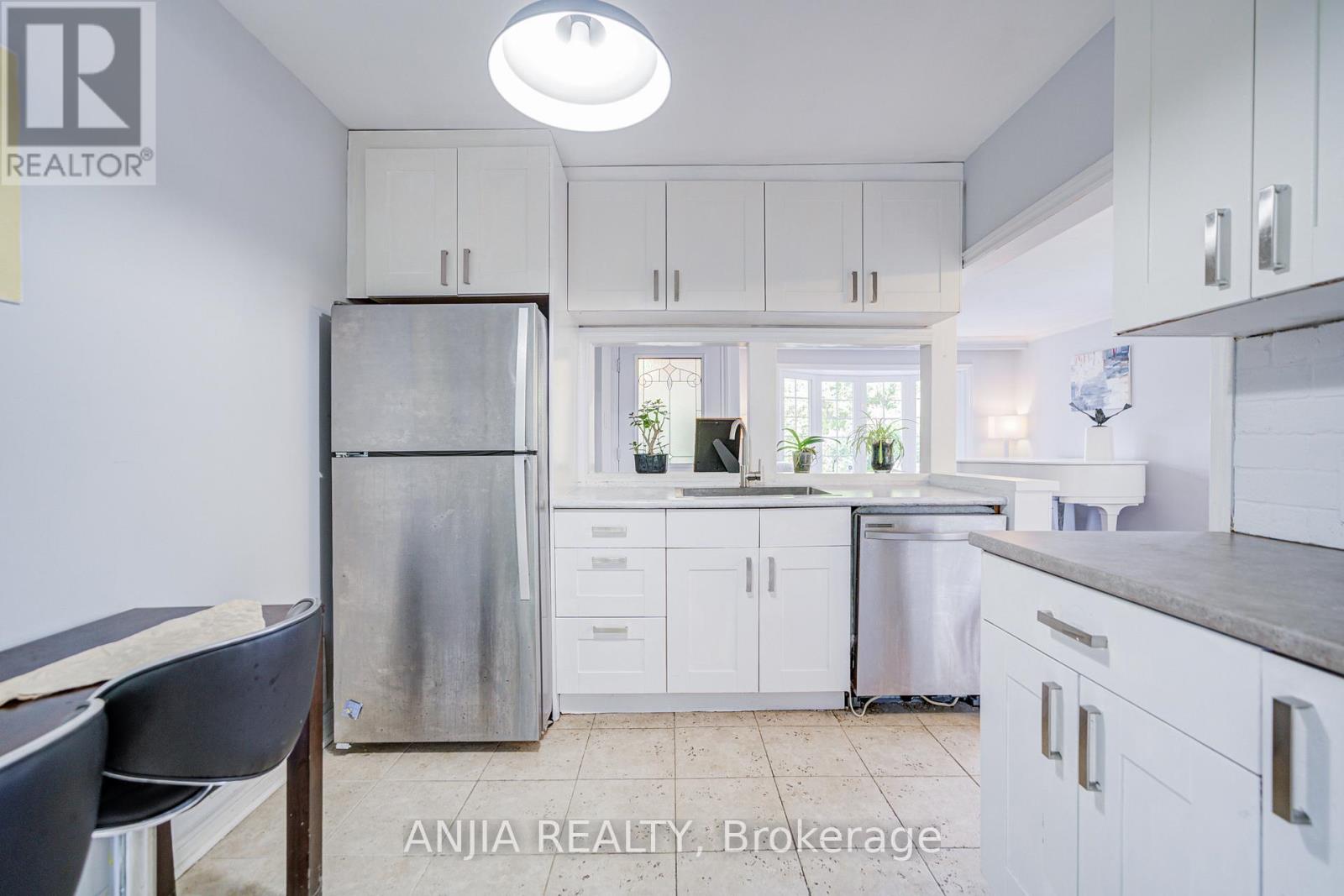 5 Beaverton Road S, Richmond Hill, Ontario  L4C 2H5 - Photo 10 - N12379483