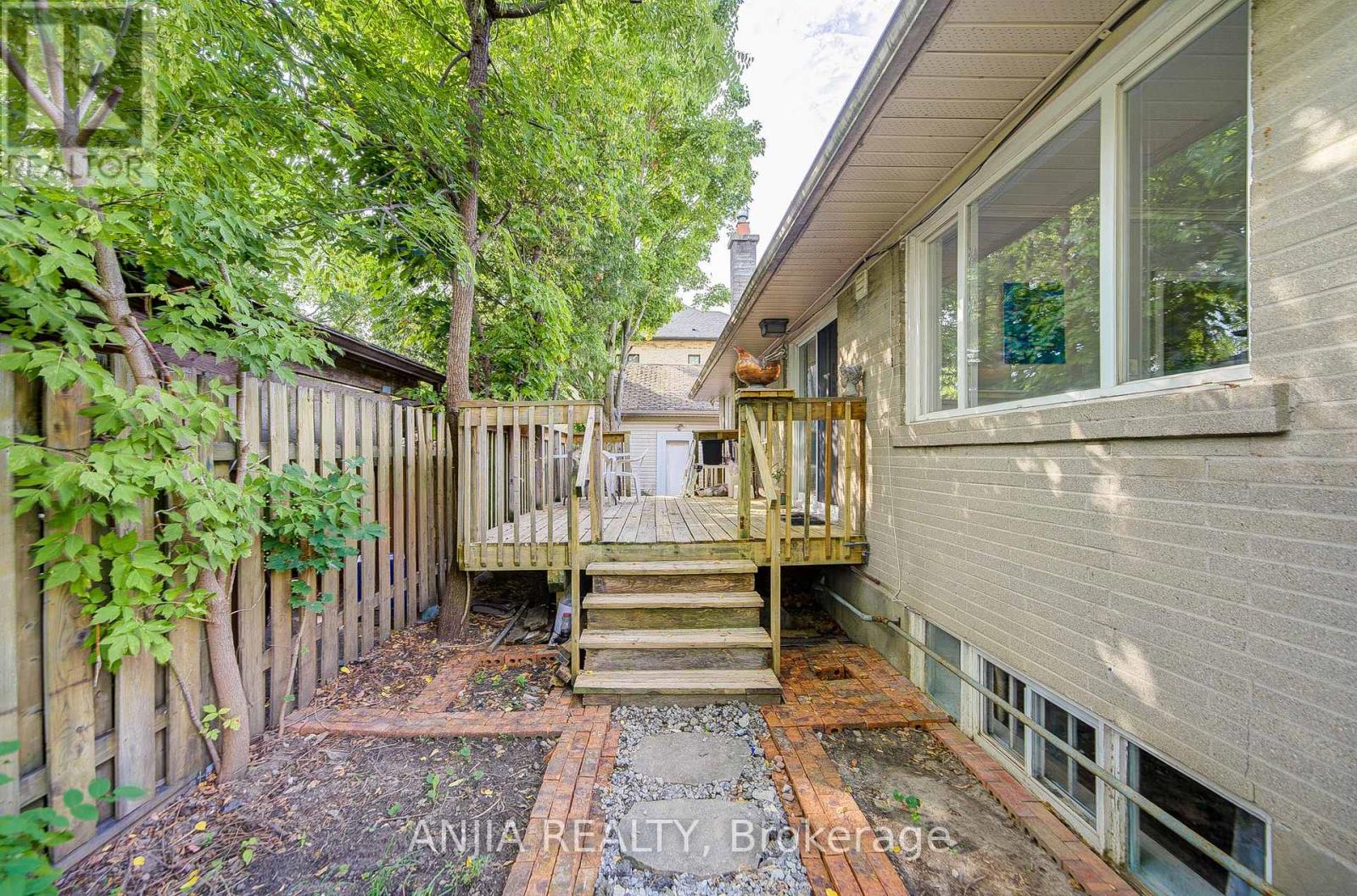 5 Beaverton Road S, Richmond Hill, Ontario  L4C 2H5 - Photo 27 - N12379483