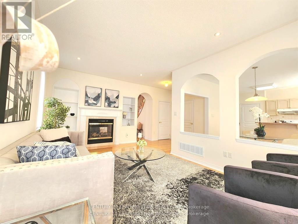 48 Starhill Crescent, Markham, Ontario  L6C 2Z9 - Photo 10 - N12379524