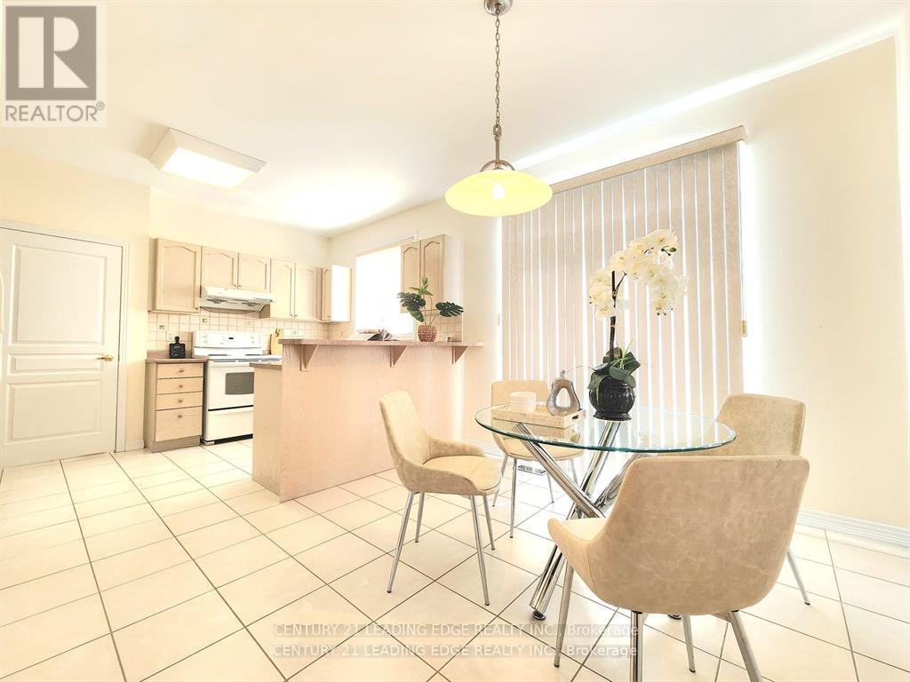 48 Starhill Crescent, Markham, Ontario  L6C 2Z9 - Photo 11 - N12379524