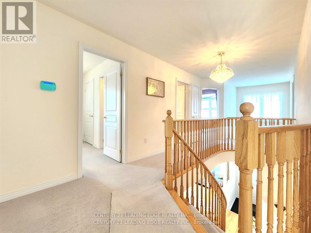 48 Starhill Crescent, Markham, Ontario  L6C 2Z9 - Photo 14 - N12379524