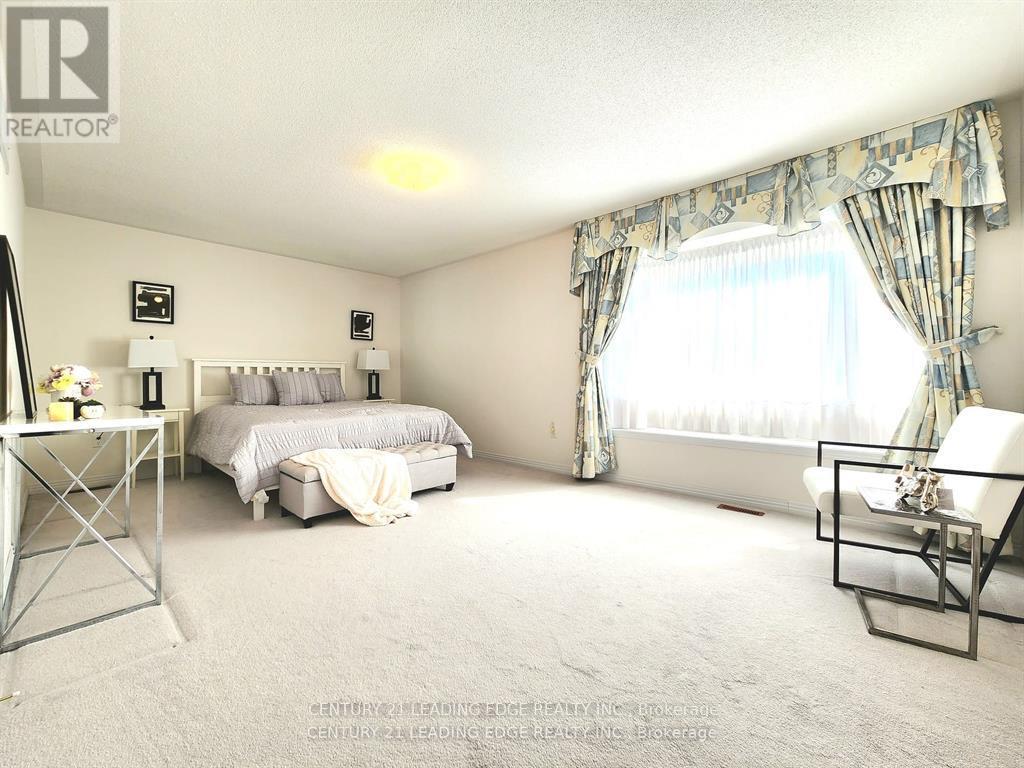 48 Starhill Crescent, Markham, Ontario  L6C 2Z9 - Photo 15 - N12379524