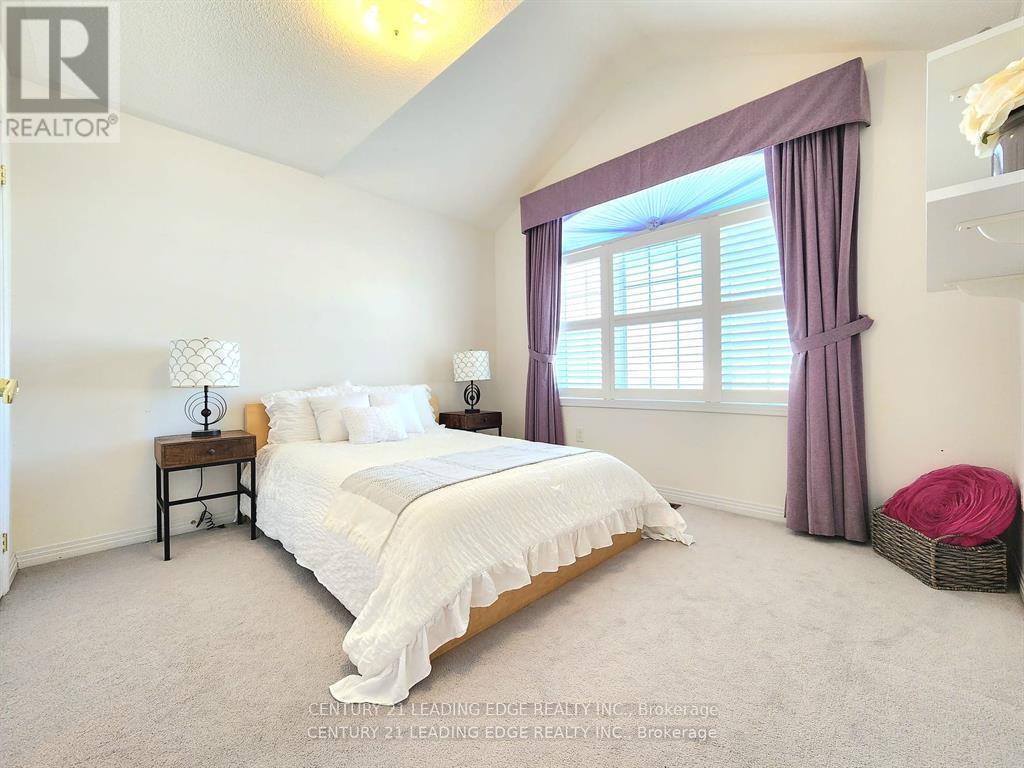 48 Starhill Crescent, Markham, Ontario  L6C 2Z9 - Photo 17 - N12379524