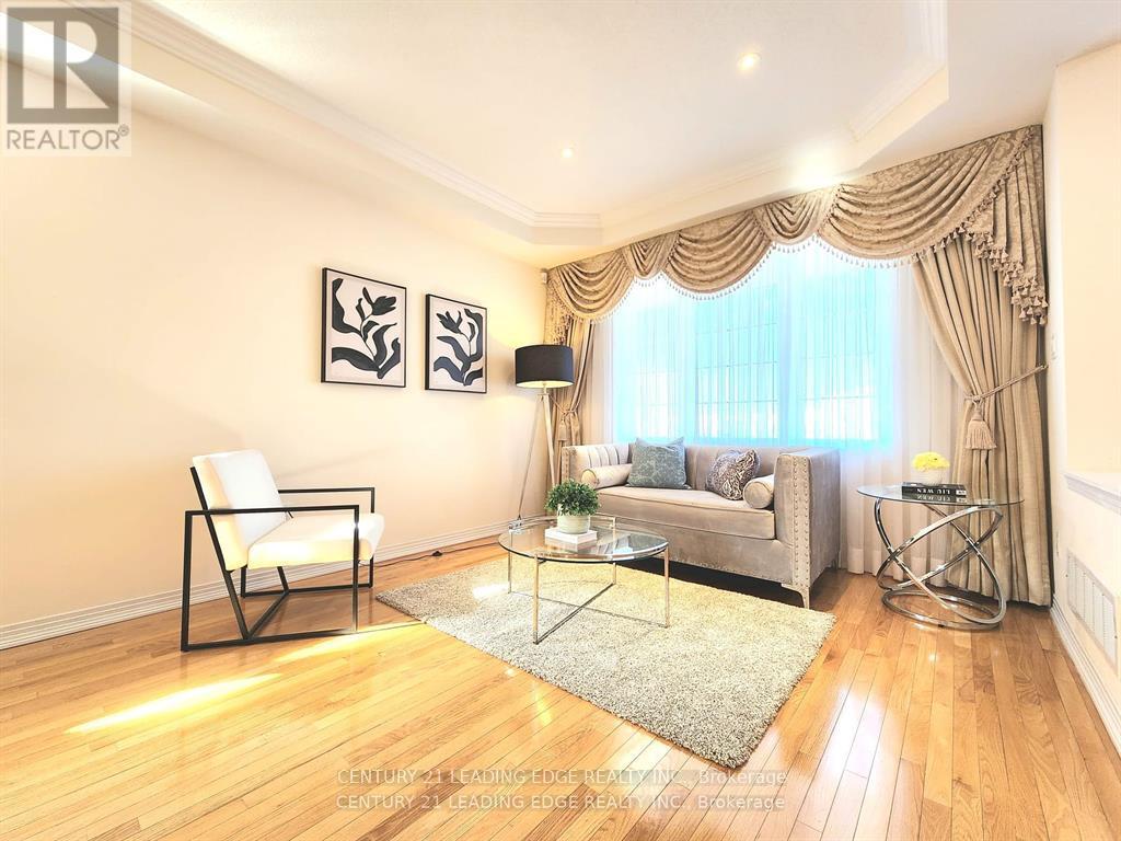 48 Starhill Crescent, Markham, Ontario  L6C 2Z9 - Photo 5 - N12379524