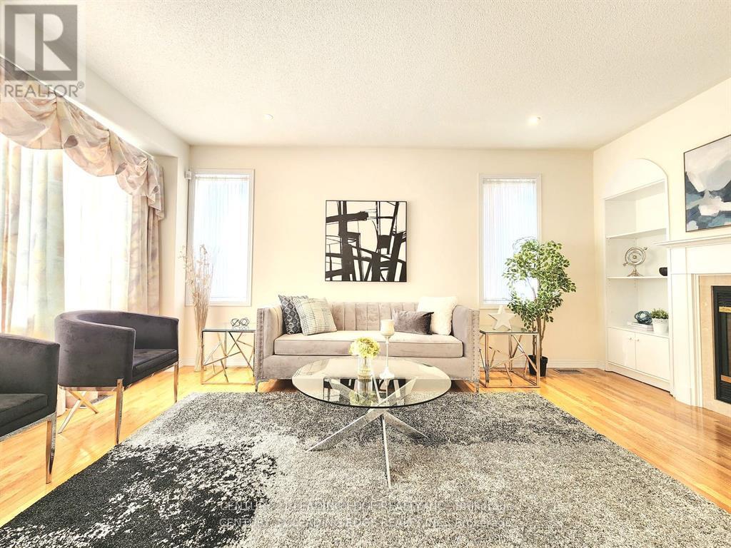 48 Starhill Crescent, Markham, Ontario  L6C 2Z9 - Photo 8 - N12379524