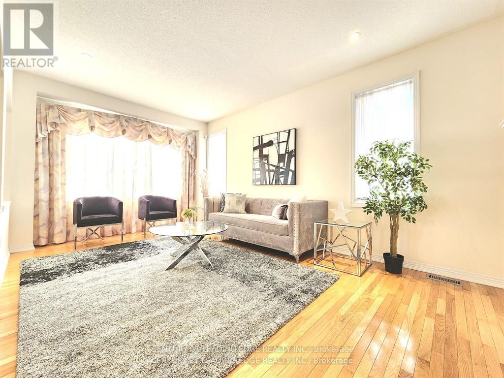 48 Starhill Crescent, Markham, Ontario  L6C 2Z9 - Photo 9 - N12379524