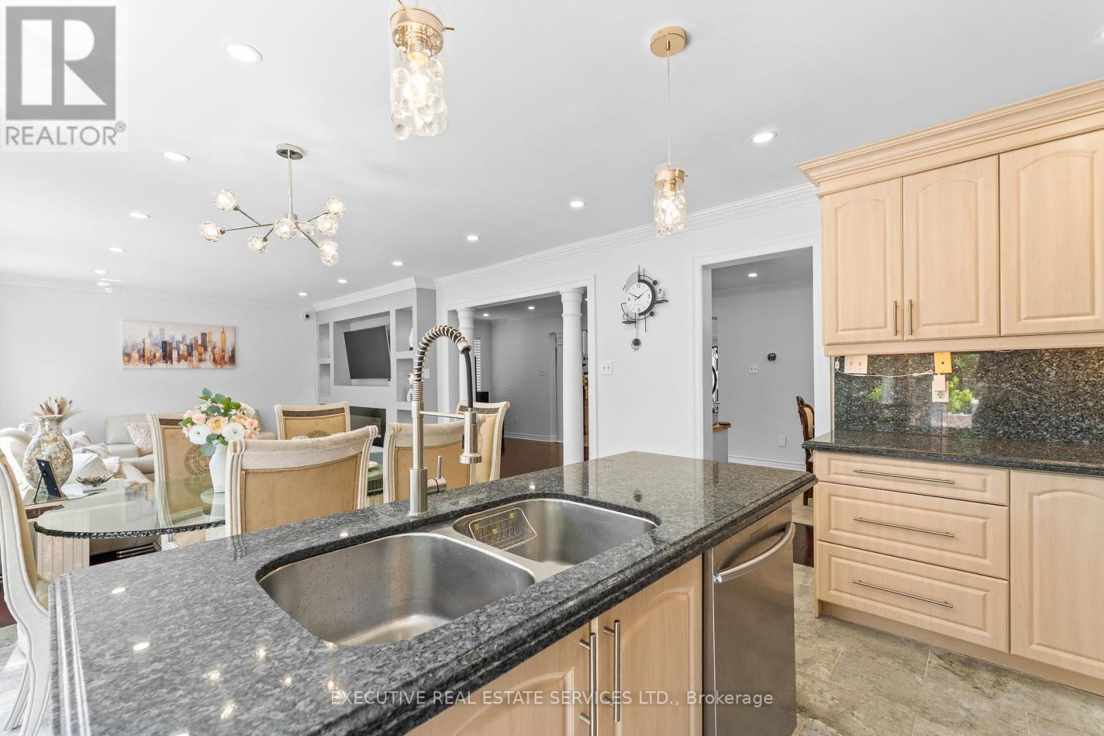 7090 Terragar Boulevard, Mississauga, Ontario  L5N 7N2 - Photo 18 - W12379495