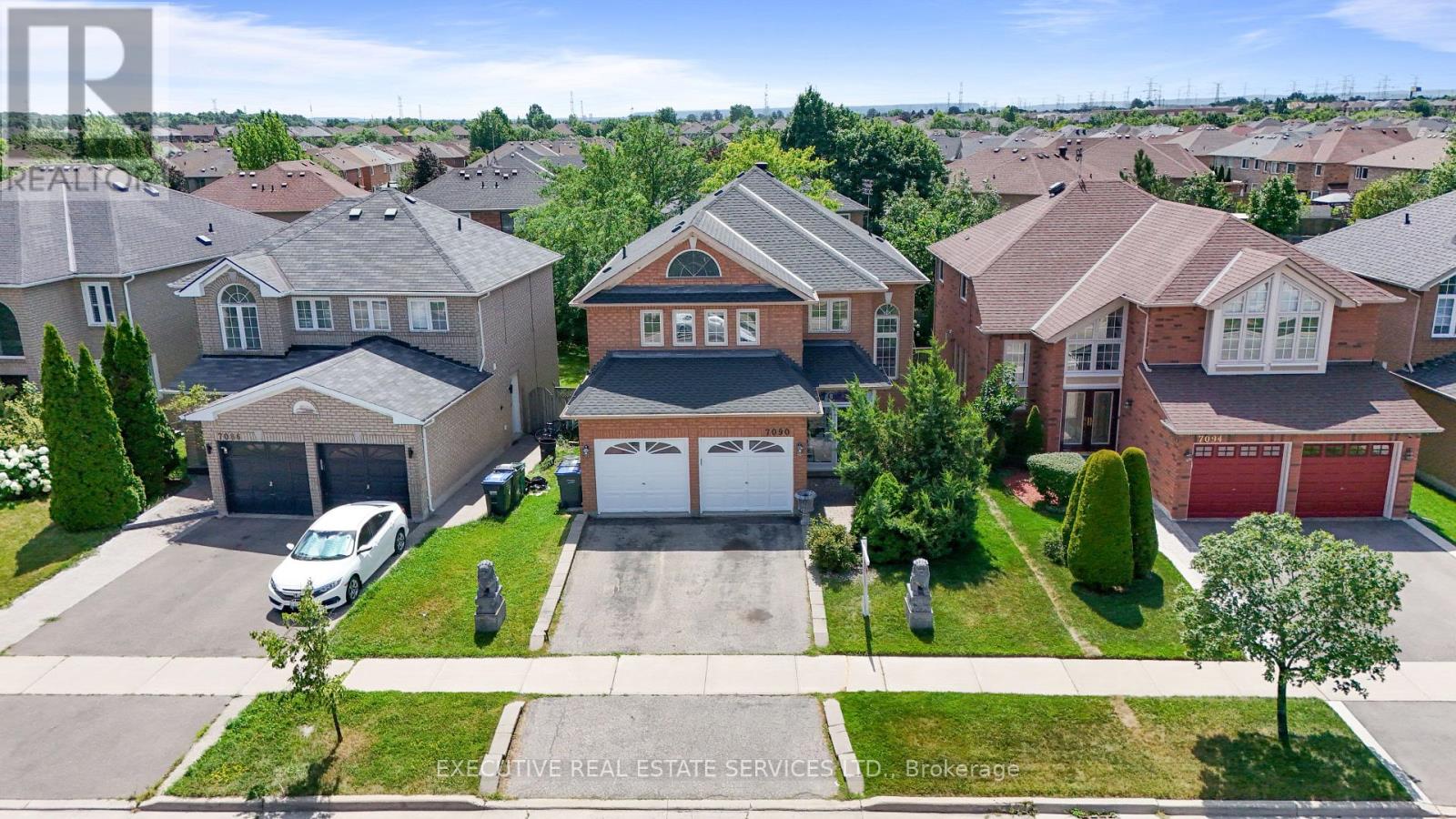 7090 Terragar Boulevard, Mississauga, Ontario  L5N 7N2 - Photo 3 - W12379495