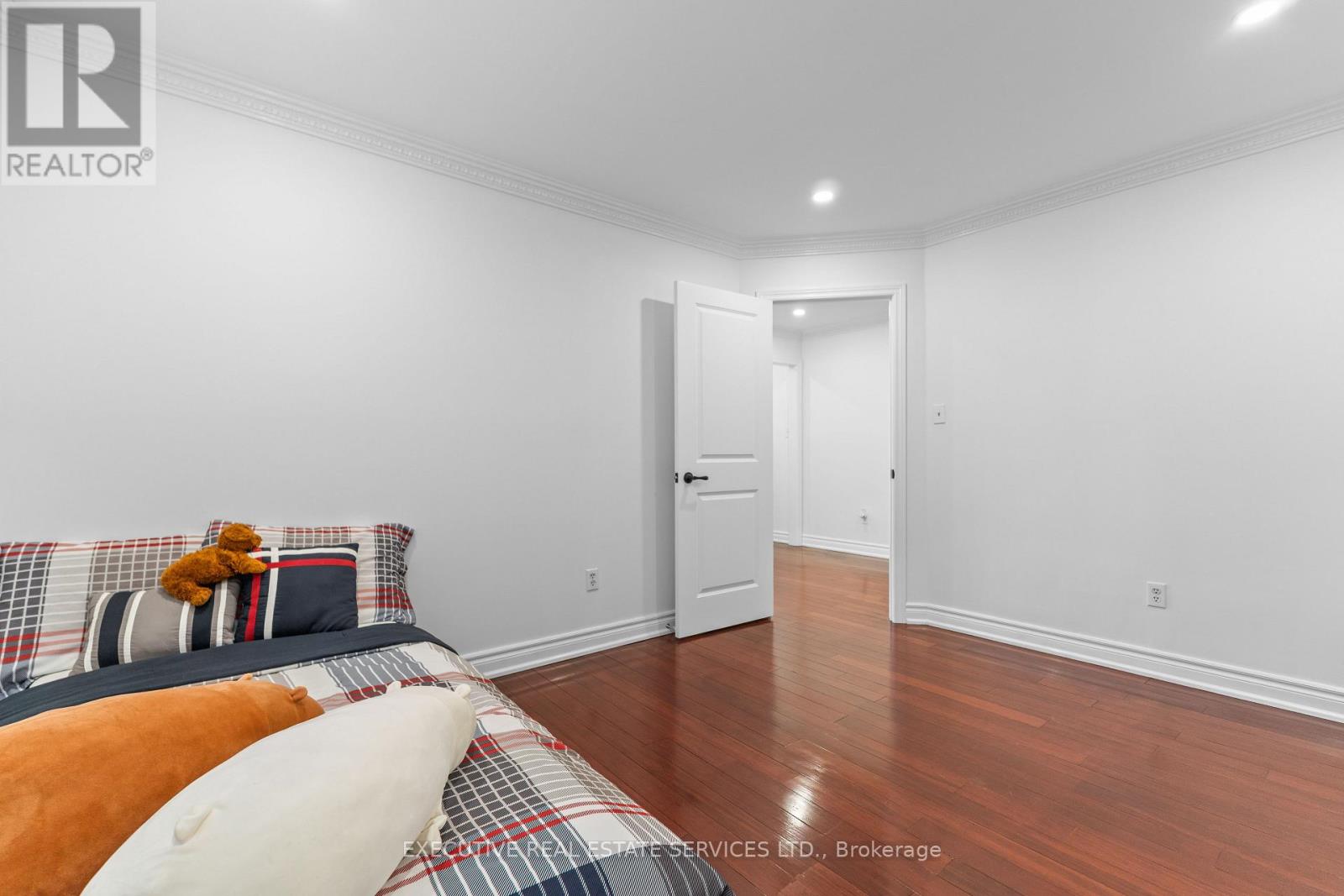 7090 Terragar Boulevard, Mississauga, Ontario  L5N 7N2 - Photo 31 - W12379495