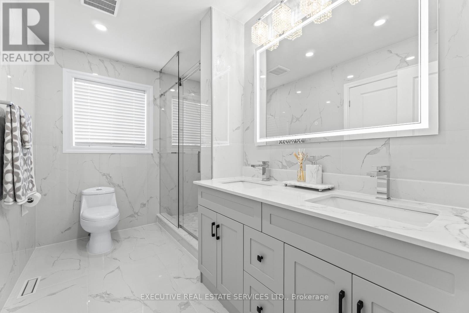7090 Terragar Boulevard, Mississauga, Ontario  L5N 7N2 - Photo 32 - W12379495