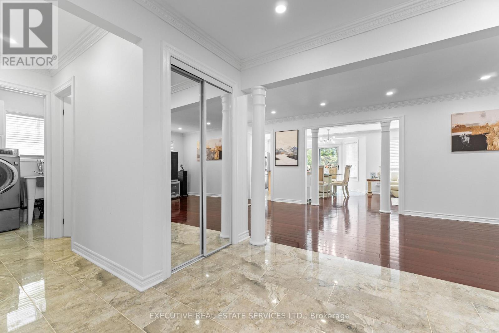 7090 Terragar Boulevard, Mississauga, Ontario  L5N 7N2 - Photo 7 - W12379495