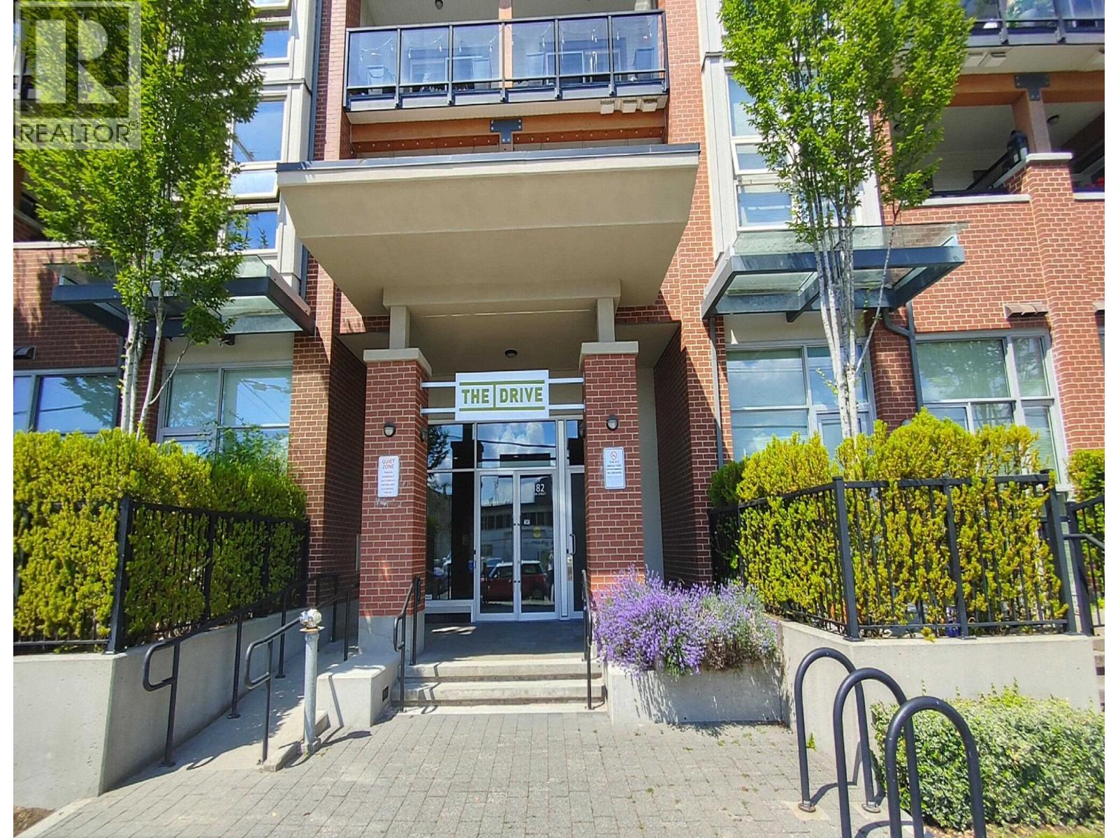 209 1182 W 16TH STREET, North Vancouver, British Columbia