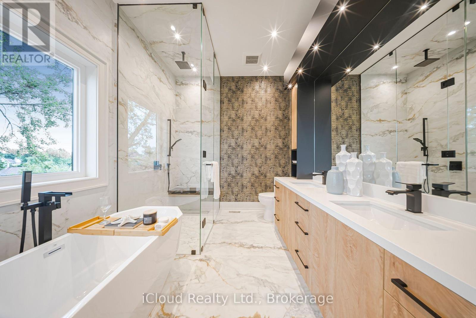 1374 Tansley Drive, Oakville, Ontario  L6L 2N4 - Photo 12 - W12379564