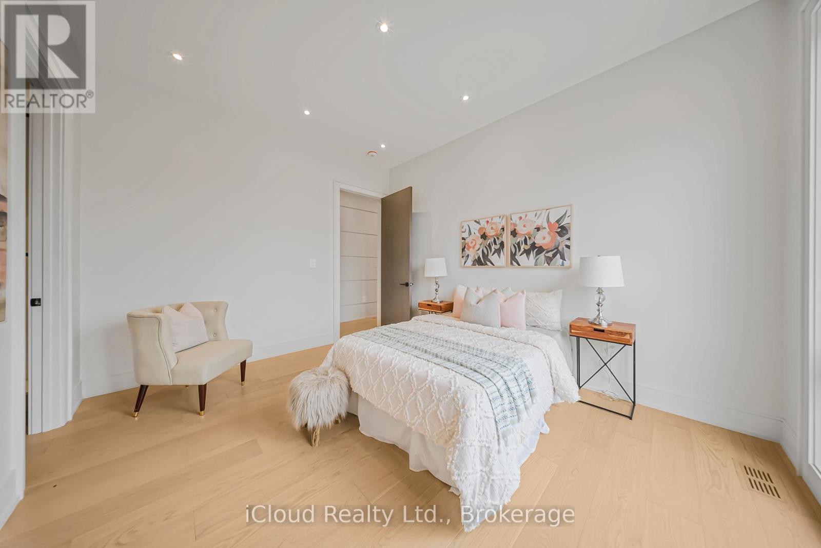 1374 Tansley Drive, Oakville, Ontario  L6L 2N4 - Photo 23 - W12379564