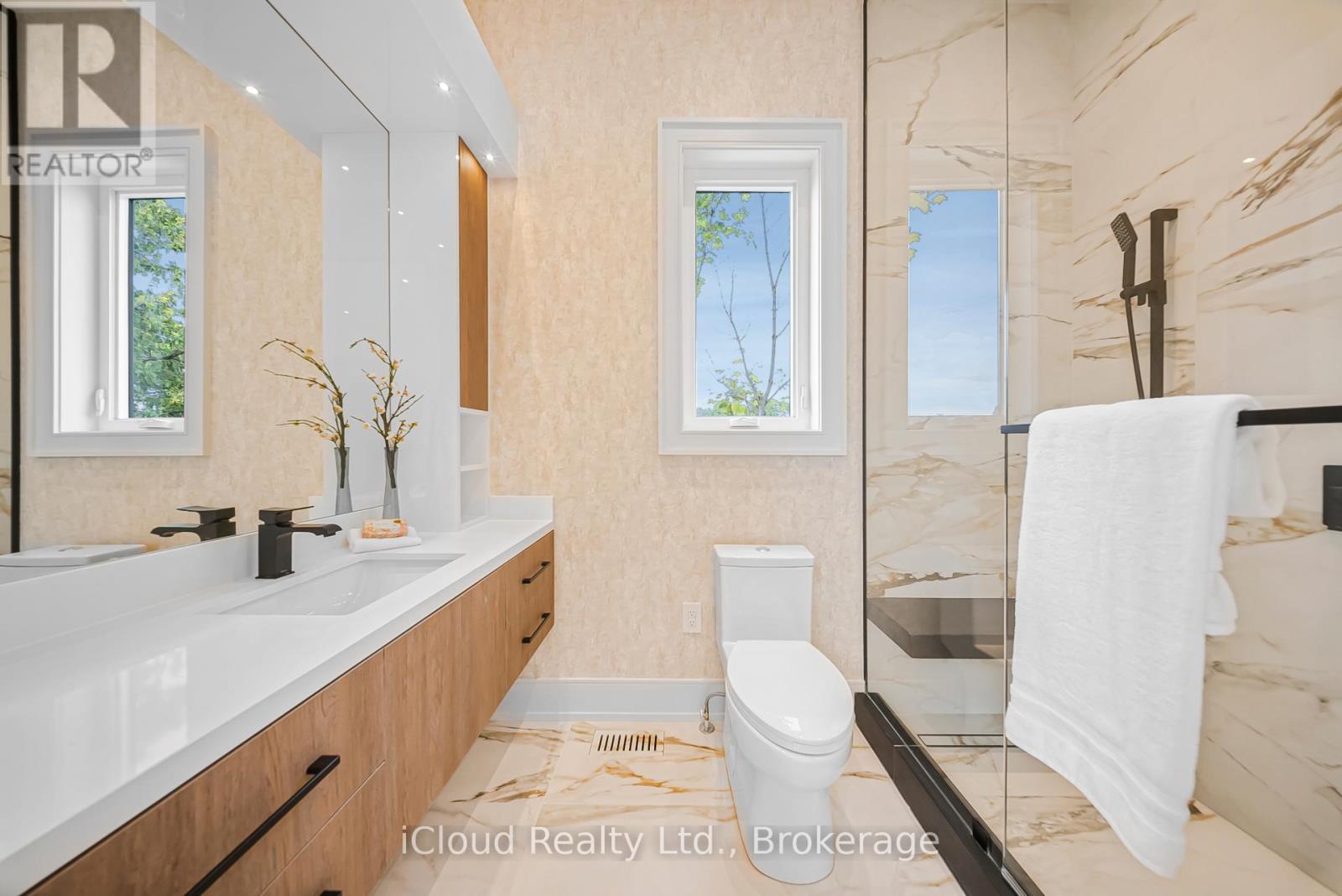 1374 Tansley Drive, Oakville, Ontario  L6L 2N4 - Photo 25 - W12379564