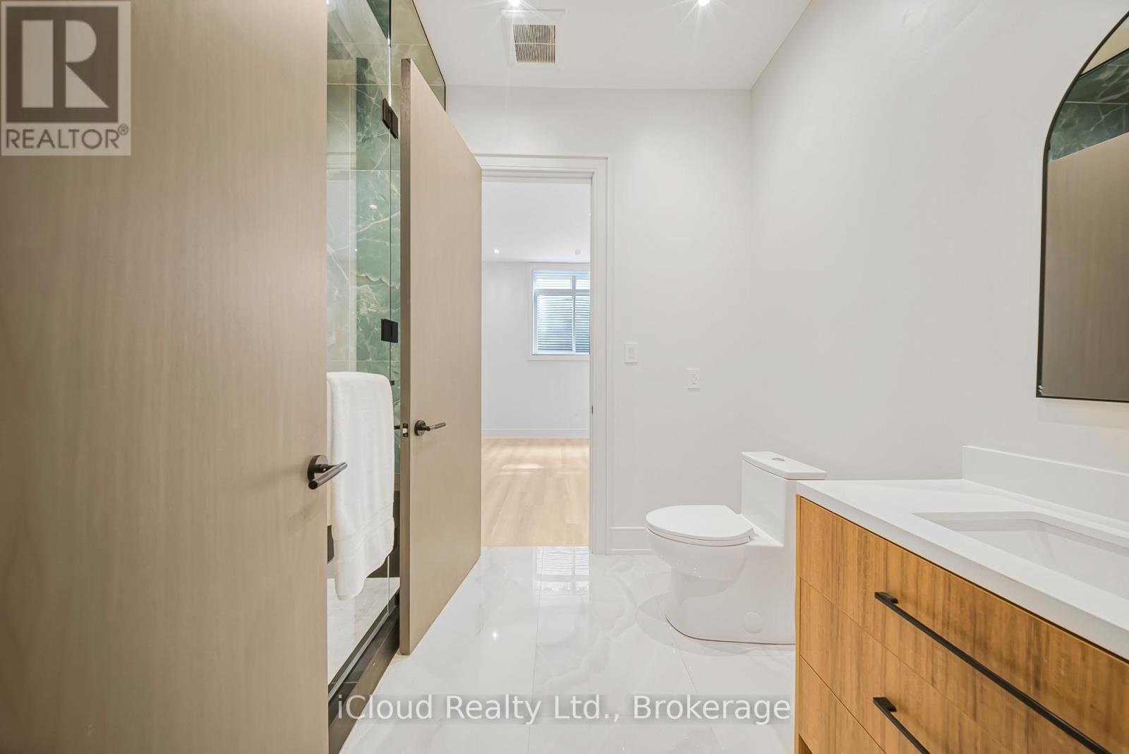 1374 Tansley Drive, Oakville, Ontario  L6L 2N4 - Photo 41 - W12379564