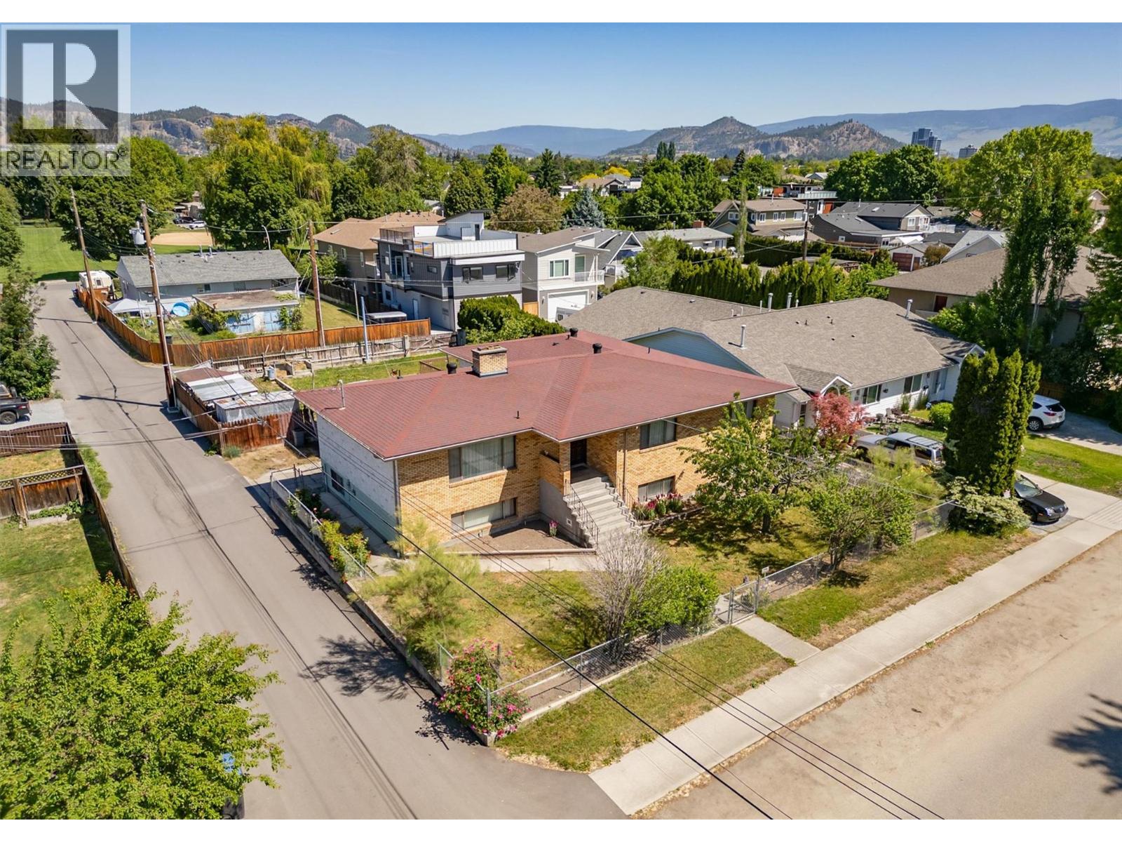 734 Francis Avenue, Kelowna South, Kelowna  by McFadden Real Estate 734 Francis Avenue, Kelowna South, Kelowna