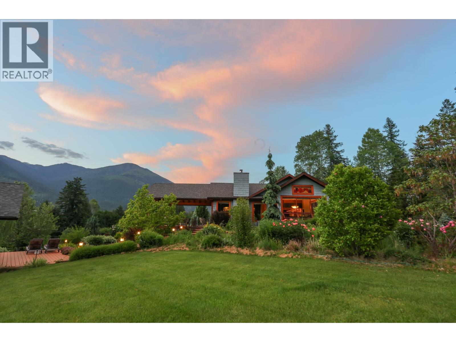 6890 Harrop-Procter Road, Harrop, British Columbia  V1L 6R2 - Photo 4 - 10339364