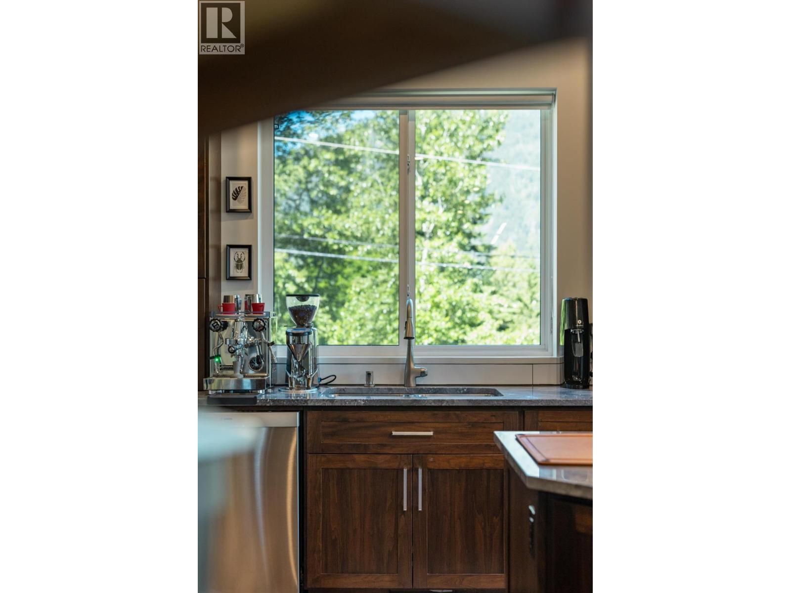 1500 Holland Street, Nelson, British Columbia  V1L 3E2 - Photo 22 - 10343855