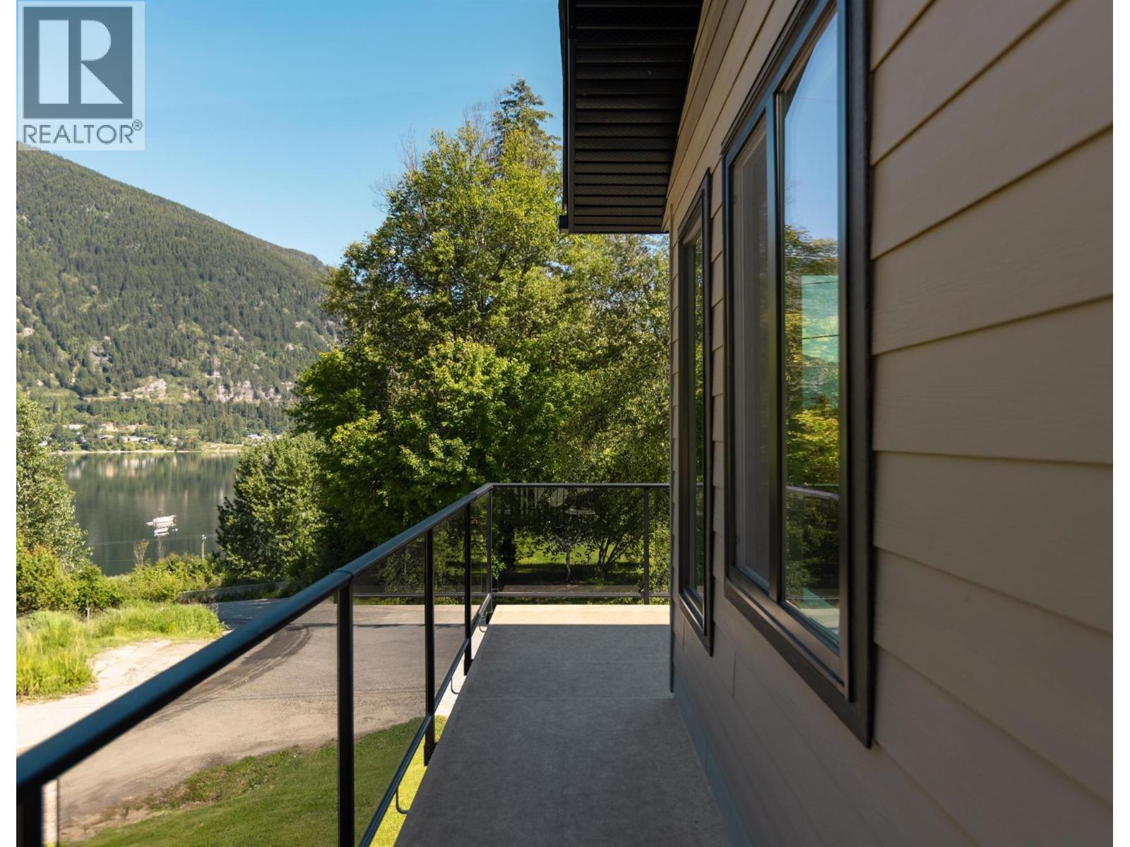 1500 Holland Street, Nelson, British Columbia  V1L 3E2 - Photo 12 - 10343855