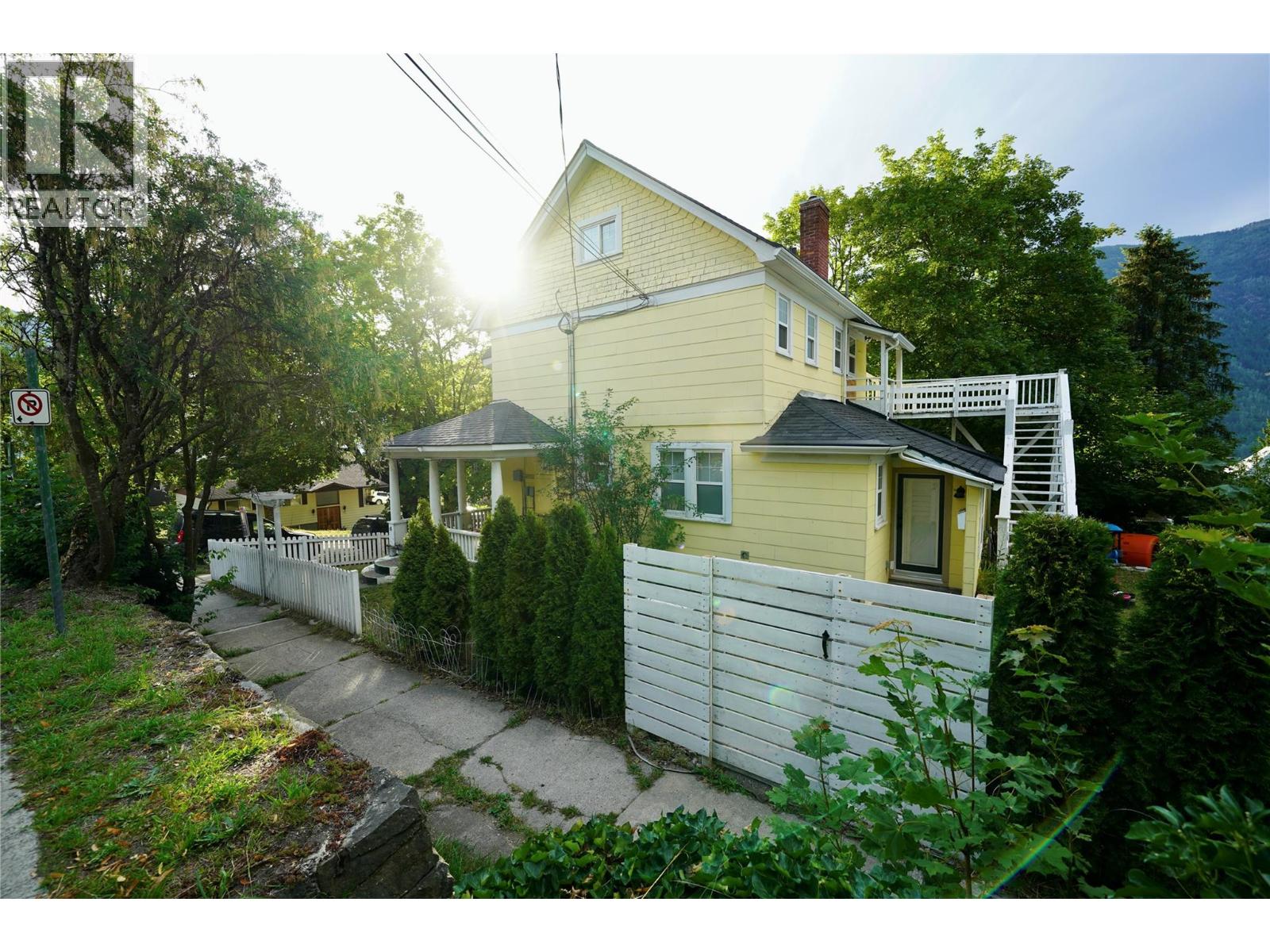 723 Hendryx Street, Nelson, British Columbia  V1L 2B1 - Photo 4 - 10330571