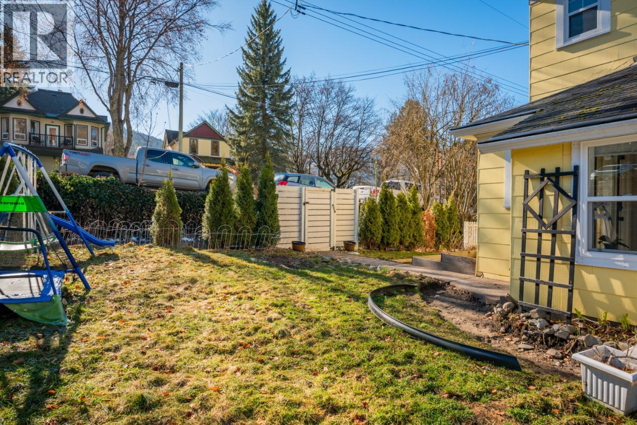 723 Hendryx Street, Nelson, British Columbia  V1L 2B1 - Photo 65 - 10330571
