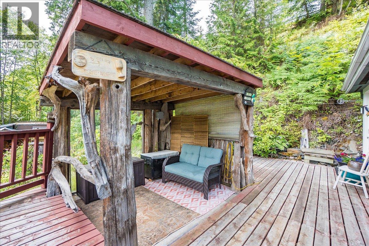 5529 Highway 31, Mirror Lake, British Columbia  V0G 1M0 - Photo 32 - 10355136