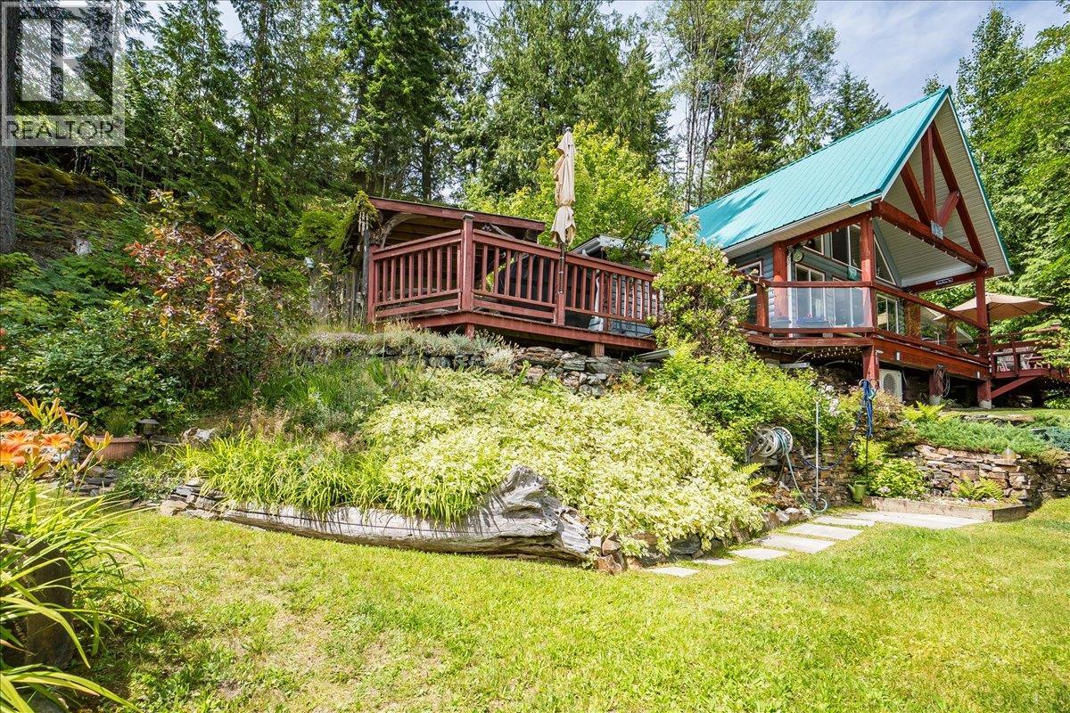5529 Highway 31, Mirror Lake, British Columbia  V0G 1M0 - Photo 8 - 10355136