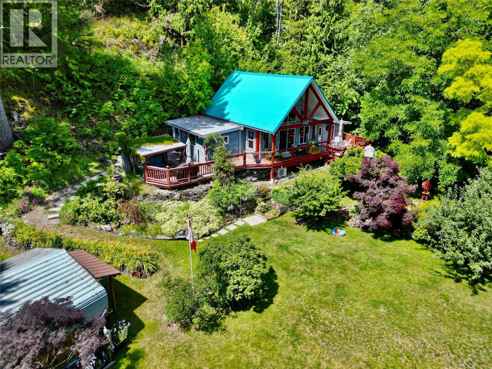 5529 Highway 31, Mirror Lake, British Columbia  V0G 1M0 - Photo 3 - 10355136