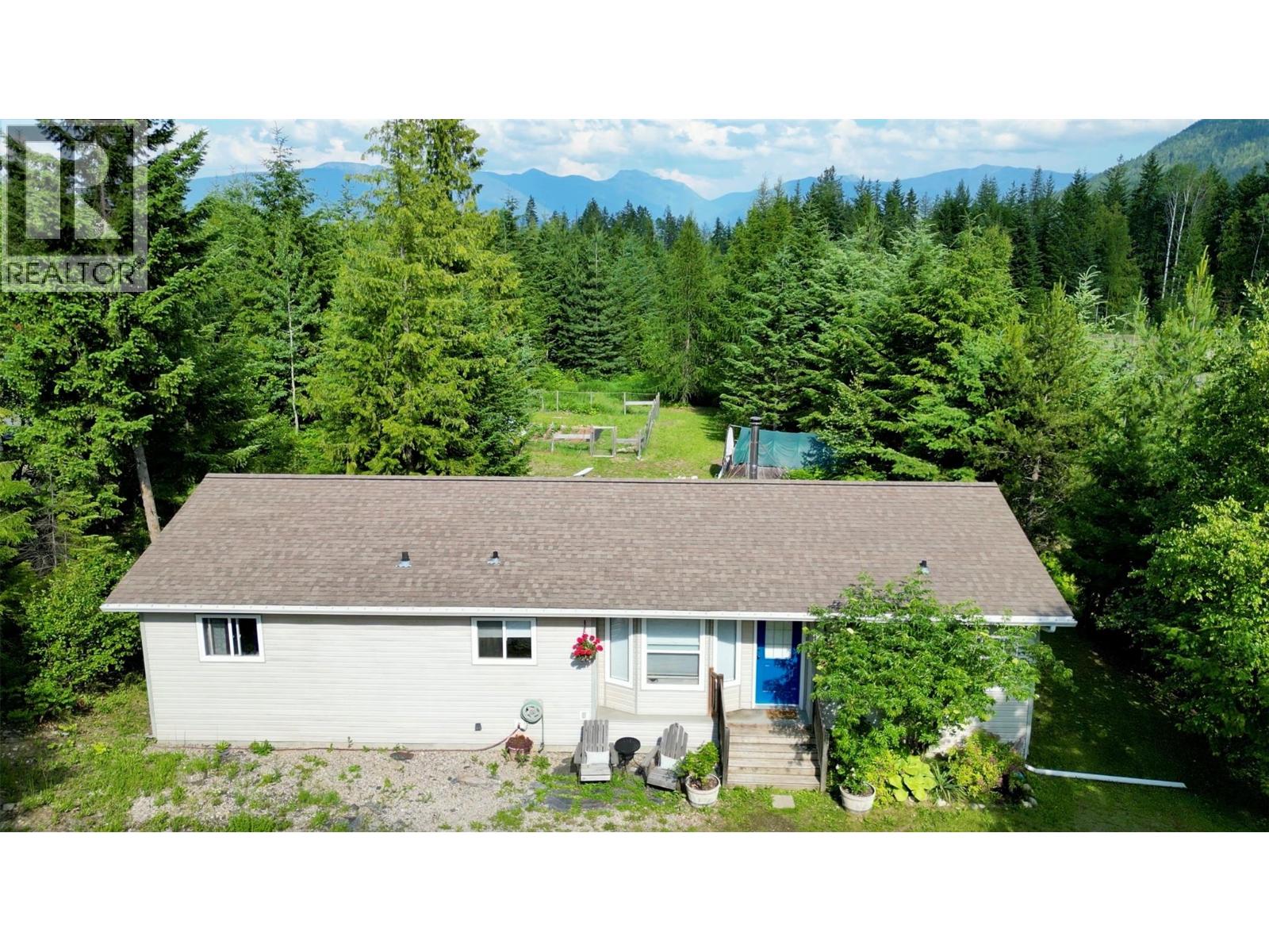 700 Heyland Road, Balfour, British Columbia